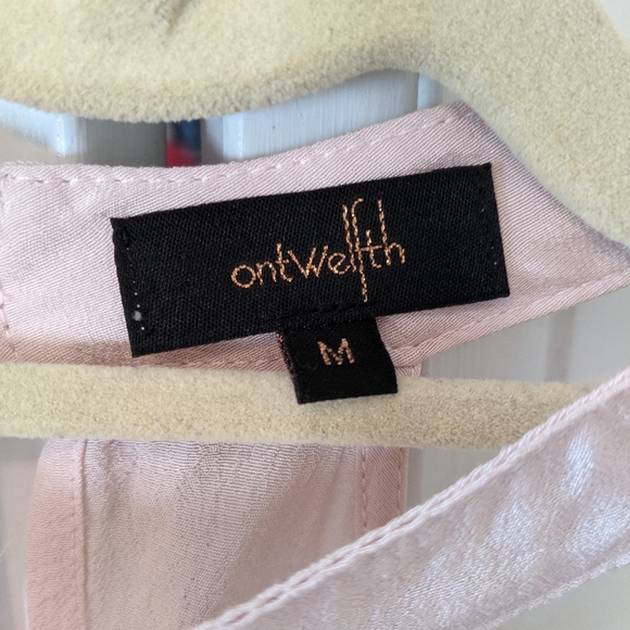 Pink cold shoulder collared top - Picture 4 of 5